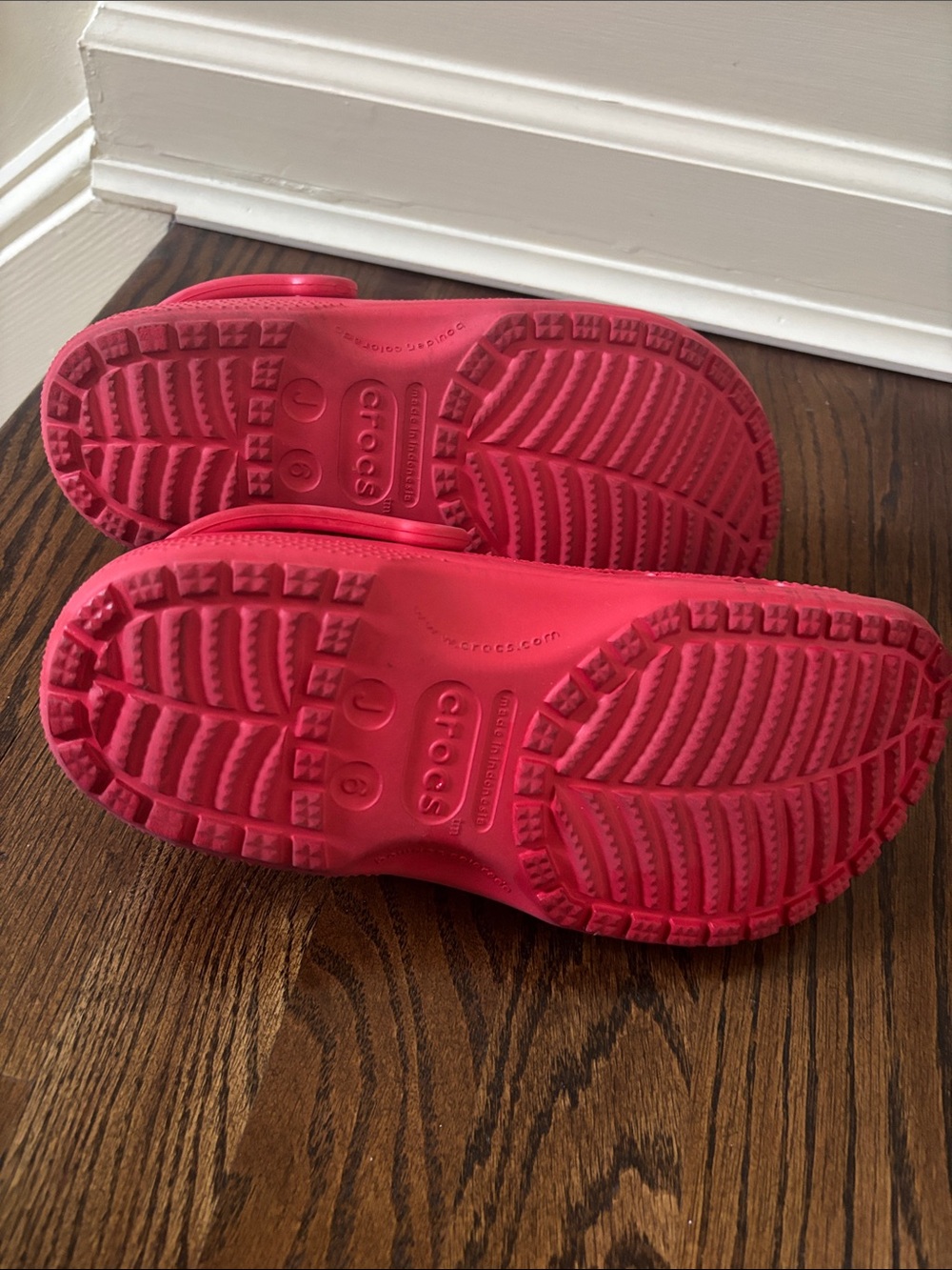 Red Crocs - Picture 3 of 4